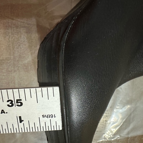 Clarks Lida Sayer Size 10 Black Genuine, Pebble Leather Ankle Boot, Barely Used - Picture 15 of 16